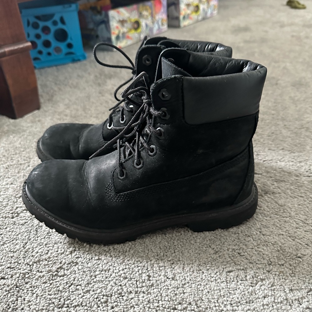 Timberland Women’s 6” Black Boots